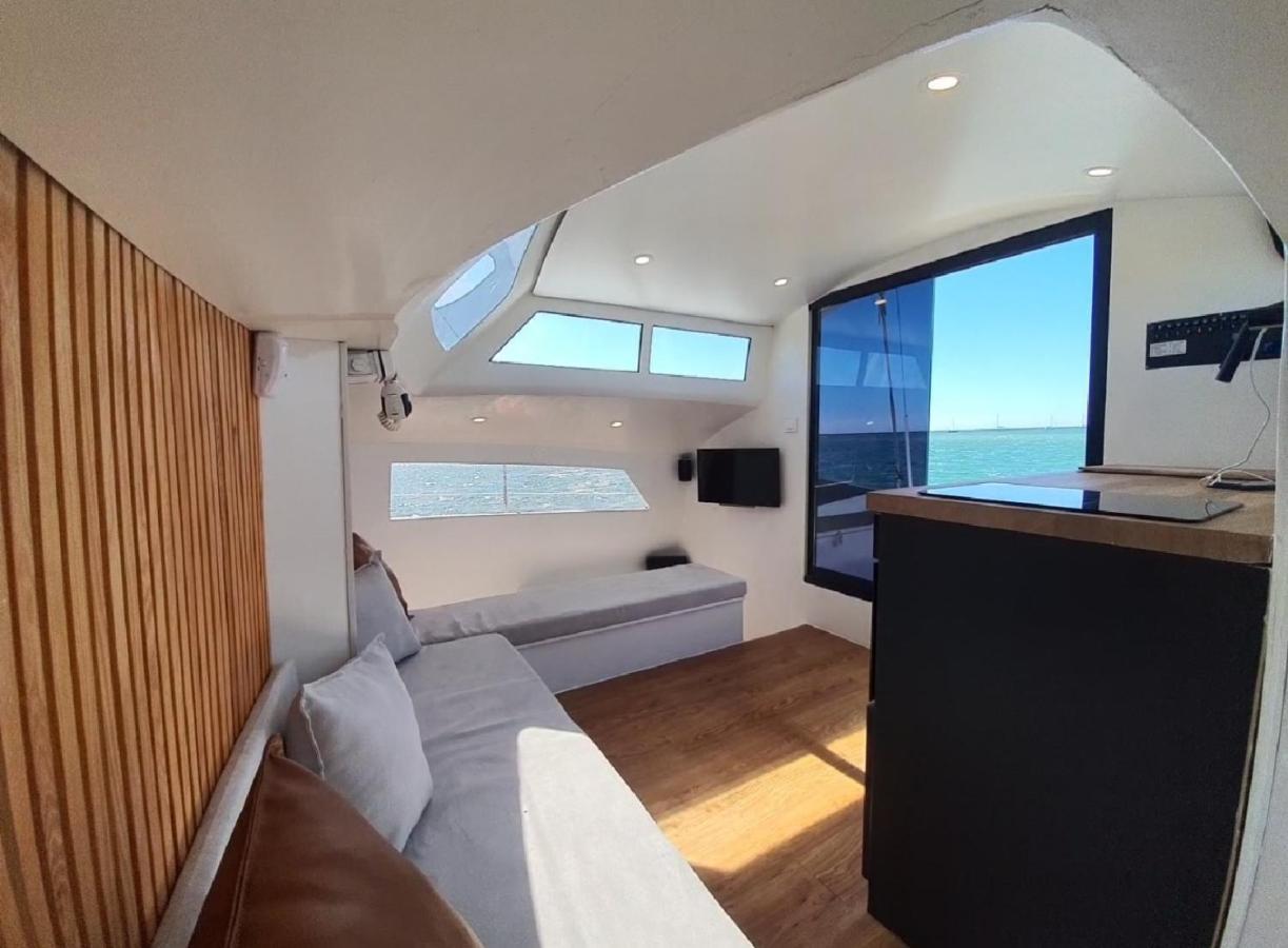 法鲁区 Barco Casa Catamara Sleepandboat酒店 外观 照片