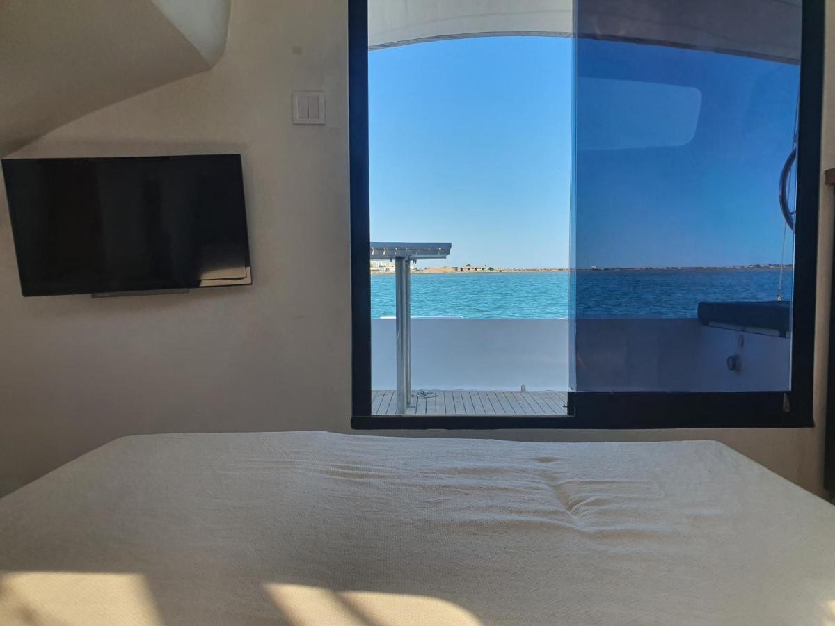 法鲁区 Barco Casa Catamara Sleepandboat酒店 外观 照片