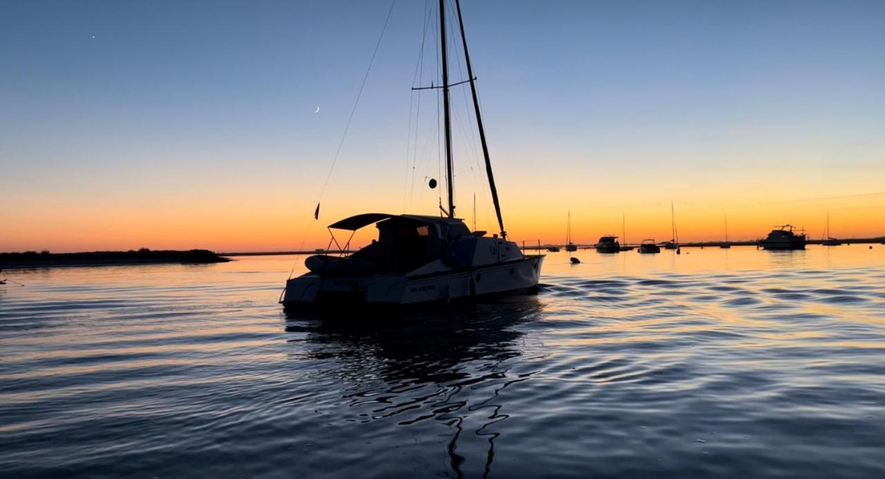 法鲁区 Barco Casa Catamara Sleepandboat酒店 外观 照片