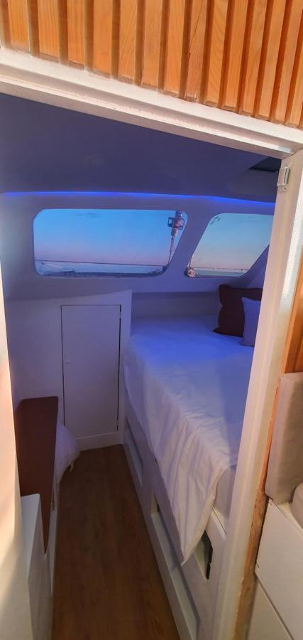 法鲁区 Barco Casa Catamara Sleepandboat酒店 外观 照片