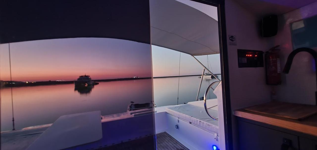 法鲁区 Barco Casa Catamara Sleepandboat酒店 外观 照片