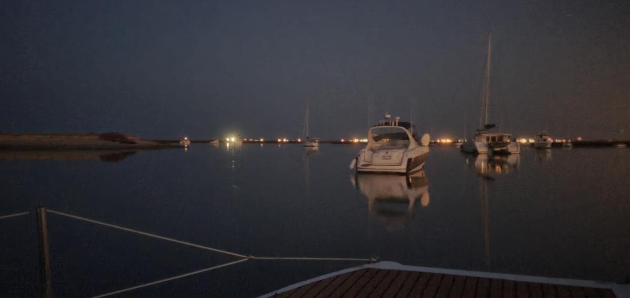 法鲁区 Barco Casa Catamara Sleepandboat酒店 外观 照片