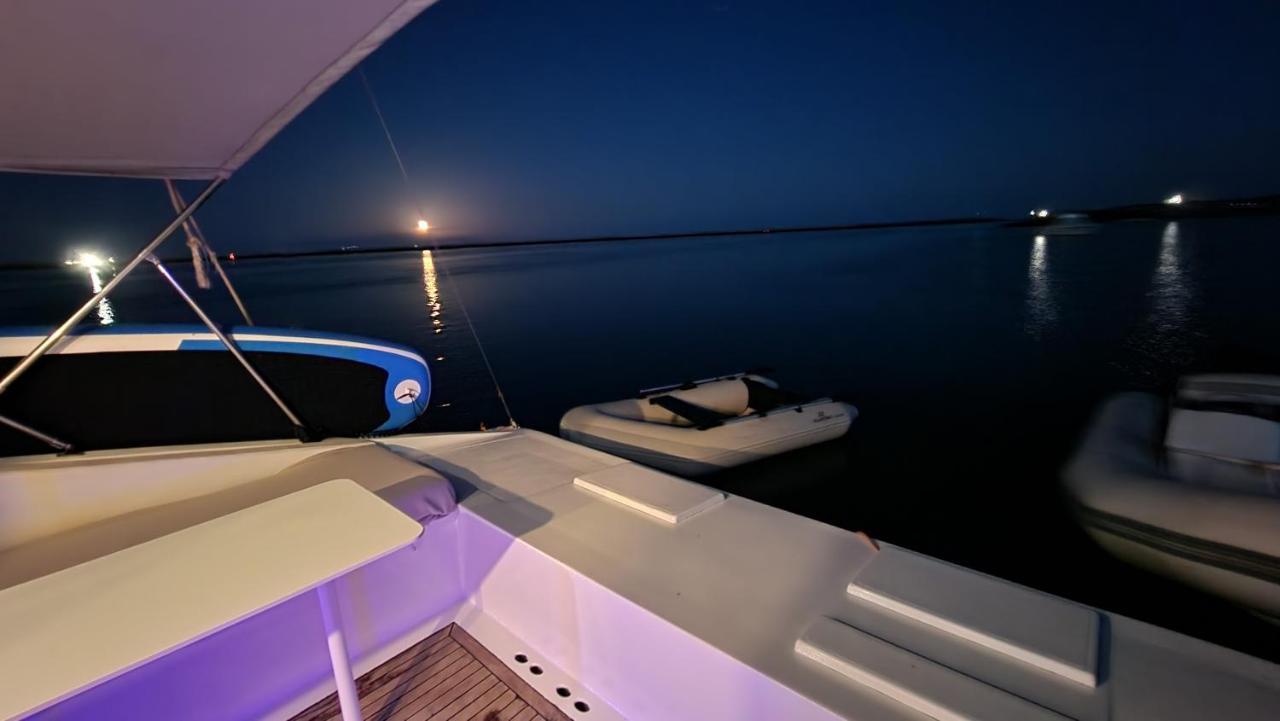 法鲁区 Barco Casa Catamara Sleepandboat酒店 外观 照片