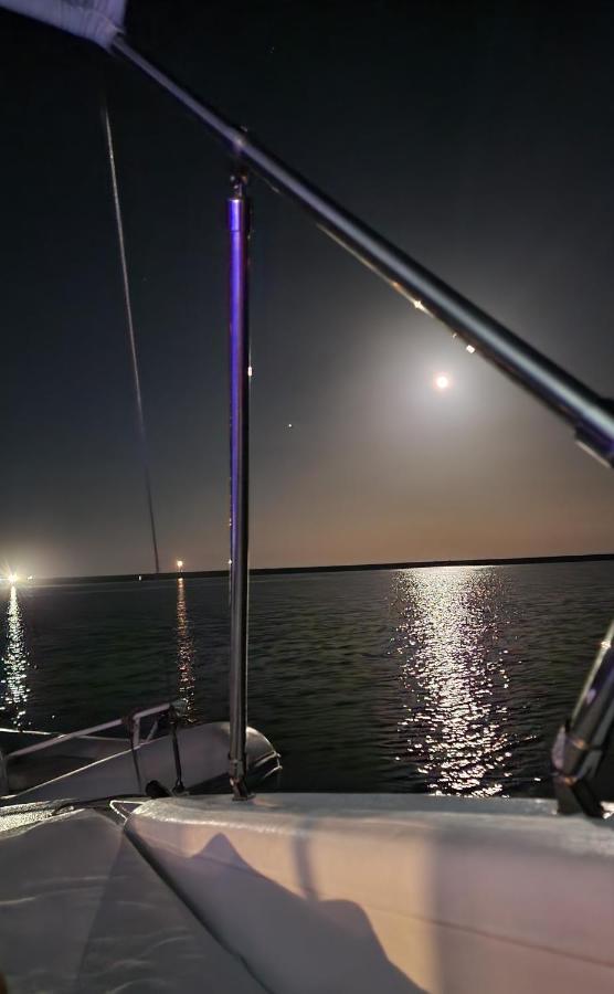 法鲁区 Barco Casa Catamara Sleepandboat酒店 外观 照片