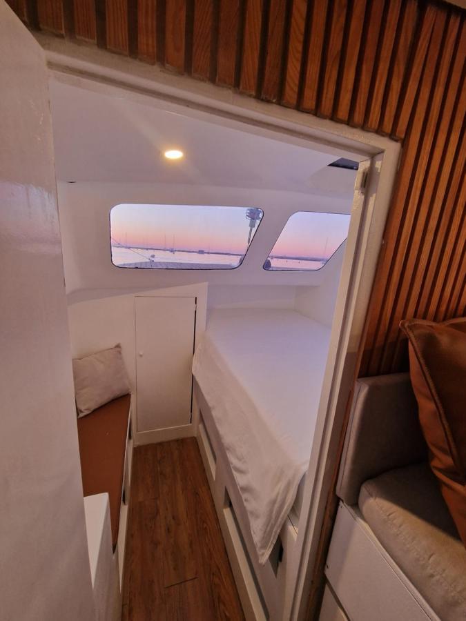 法鲁区 Barco Casa Catamara Sleepandboat酒店 外观 照片