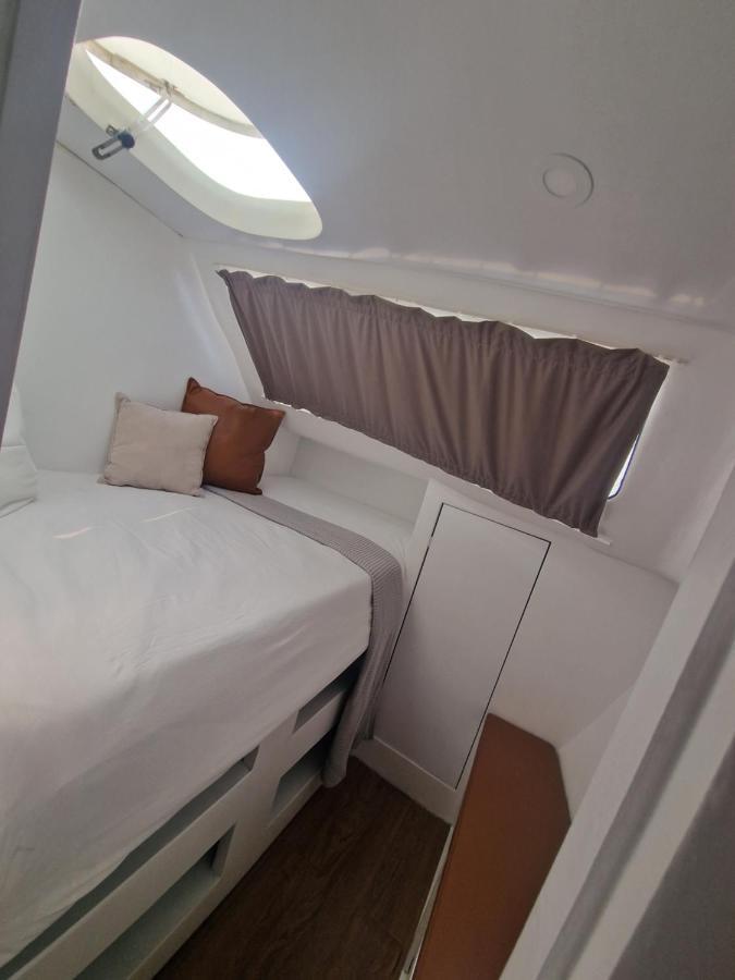 法鲁区 Barco Casa Catamara Sleepandboat酒店 外观 照片